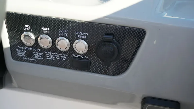 Slide: The Image of Chaparral 21 H2O Surf 2019 - 24