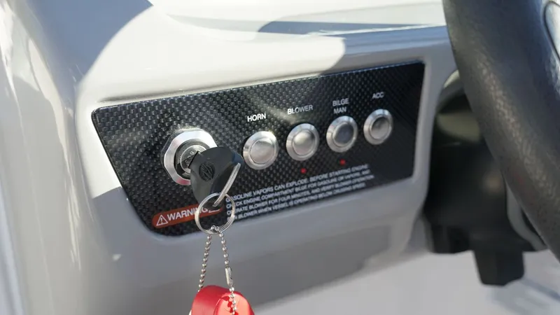 Slide: The Image of Chaparral 21 H2O Surf 2019 - 25