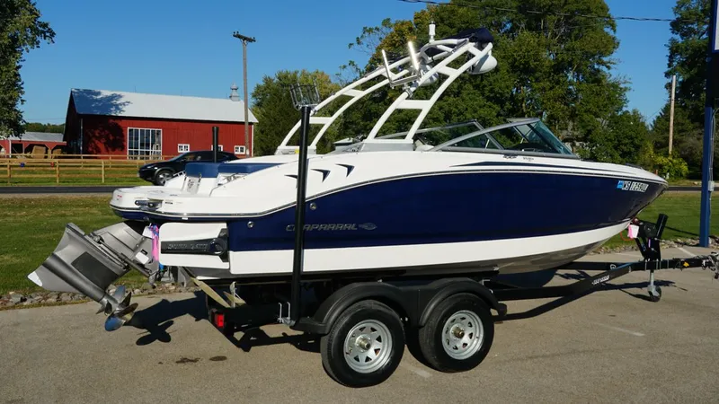 Slide: The Image of Chaparral 21 H2O Surf 2019 - 3