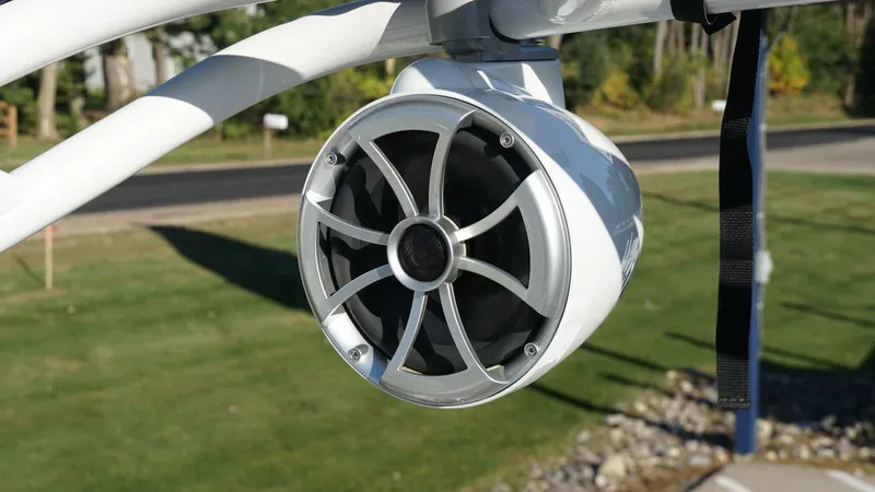 Slide: The Image of Chaparral 21 H2O Surf 2019 - 30