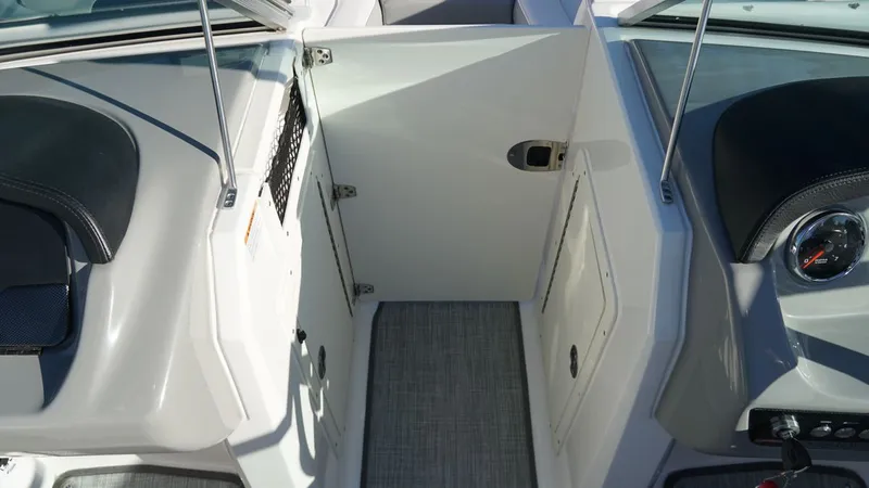 Slide: The Image of Chaparral 21 H2O Surf 2019 - 31