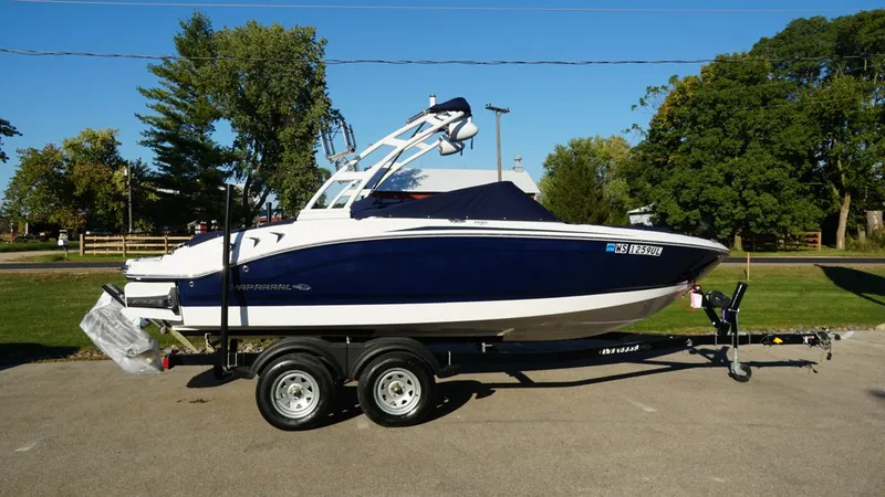 Slide: The Image of Chaparral 21 H2O Surf 2019 - 34