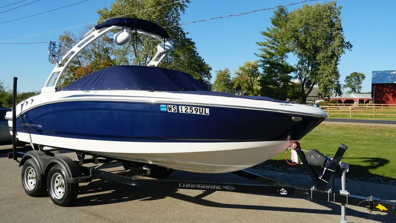 Slide: The Image of Chaparral 21 H2O Surf 2019 - 36