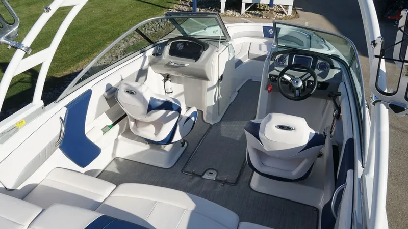 Slide: The Image of Chaparral 21 H2O Surf 2019 - 4