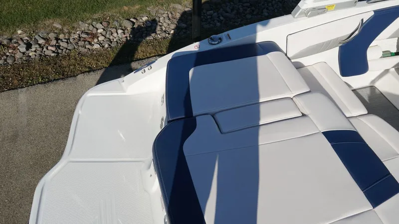 Slide: The Image of Chaparral 21 H2O Surf 2019 - 6