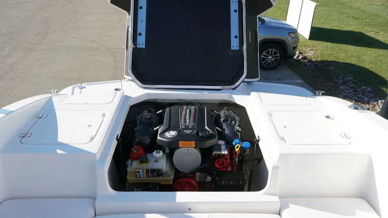 Slide: The Image of Chaparral 21 H2O Surf 2019 - 8