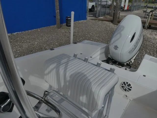 Slide: The Image of Angler PRO 24 2021 - 16