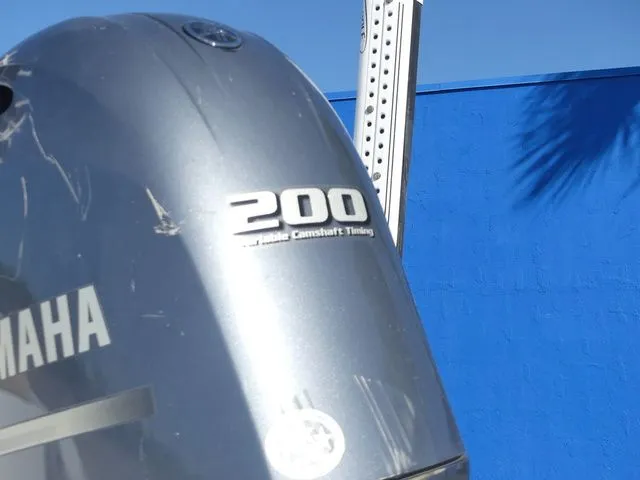 Slide: The Image of Sportsman Heritage 211 Center Console 2018 - 10