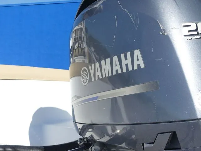 Slide: The Image of Sportsman Heritage 211 Center Console 2018 - 11