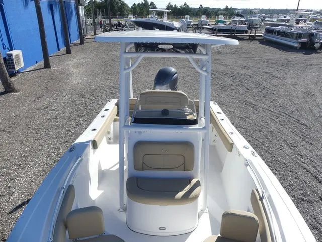 Slide: The Image of Sportsman Heritage 211 Center Console 2018 - 14