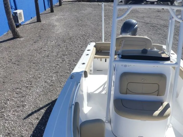 Slide: The Image of Sportsman Heritage 211 Center Console 2018 - 15