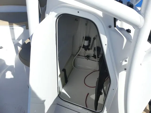 Slide: The Image of Sportsman Heritage 211 Center Console 2018 - 17