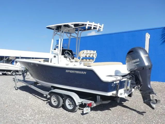 Slide: The Image of Sportsman Heritage 211 Center Console 2018 - 6