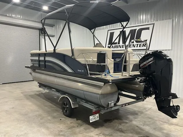 Slide: The Image of Harris Cruiser 210 2022 - 11