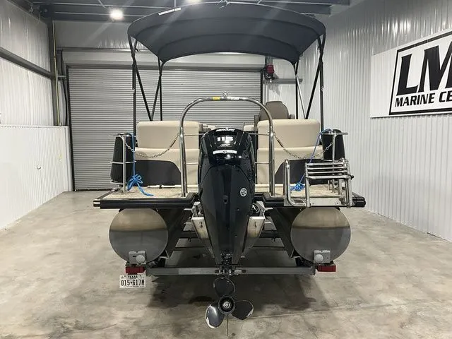 Slide: The Image of Harris Cruiser 210 2022 - 12