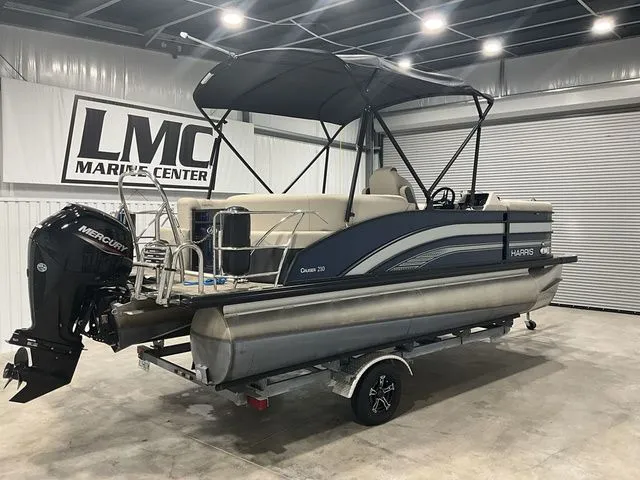 Slide: The Image of Harris Cruiser 210 2022 - 15