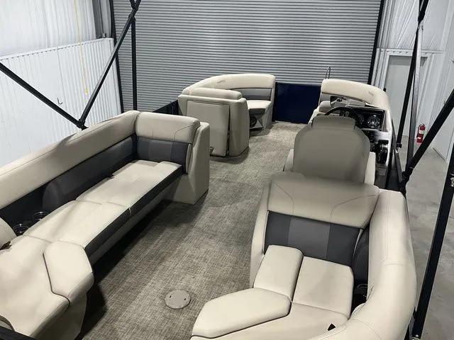 Slide: The Image of Harris Cruiser 210 2022 - 18