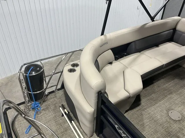 Slide: The Image of Harris Cruiser 210 2022 - 19