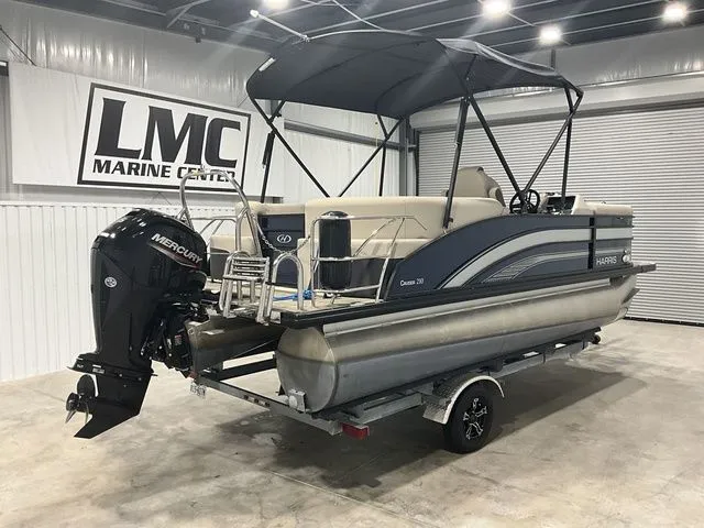 Slide: The Image of Harris Cruiser 210 2022 - 4