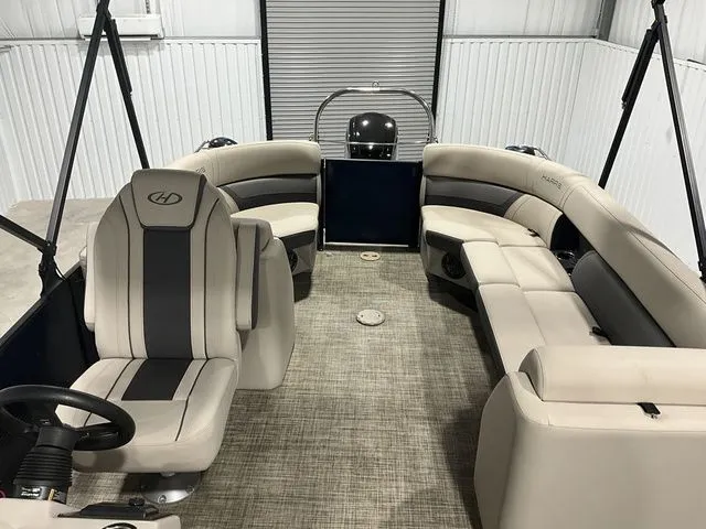 Slide: The Image of Harris Cruiser 210 2022 - 6