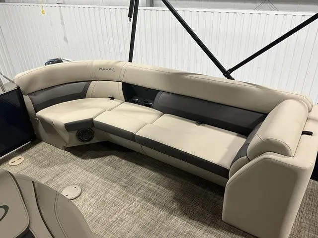 Slide: The Image of Harris Cruiser 210 2022 - 7