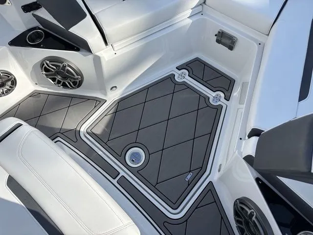 Slide: The Image of Blackfin 272 CC 2022 - 20