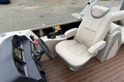 Slide: The Image of 2021 Bentley Pontoons 220 Elite Admiral helm with luxurious captain's chair and modern controls. - 4