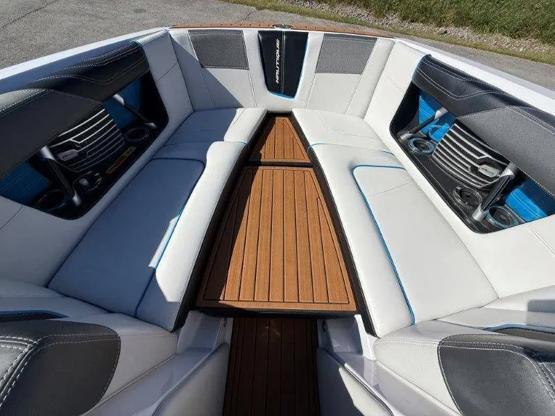 Slide: The Image of Nautique G23 2015 - 32