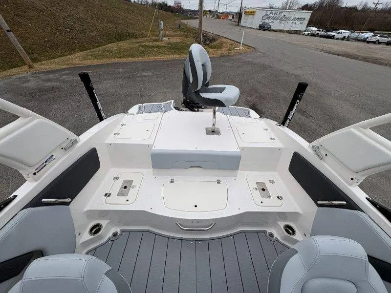 Slide: The Image of Chaparral 21 SSi Ski & Fish OB 2026 - 17