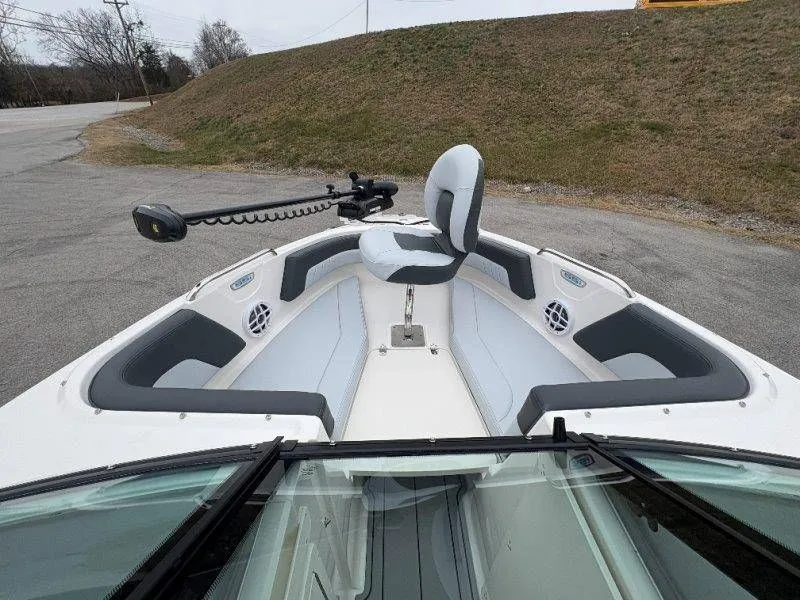 Slide: The Image of Chaparral 21 SSi Ski & Fish OB 2026 - 19