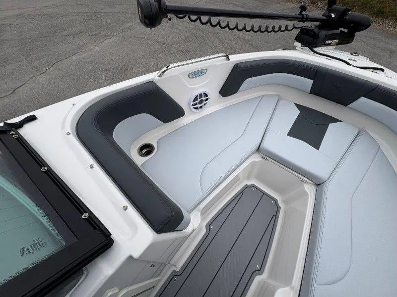 Slide: The Image of Chaparral 21 SSi Ski & Fish OB 2026 - 24