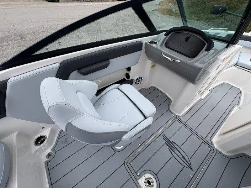 Slide: The Image of Chaparral 21 SSi Ski & Fish OB 2026 - 26