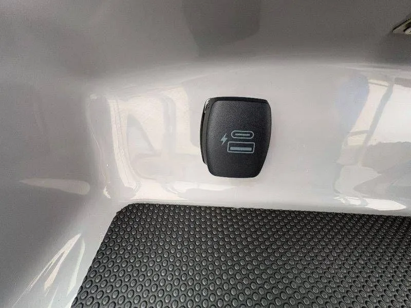 Slide: The Image of Chaparral 21 SSi Ski & Fish OB 2026 - 34