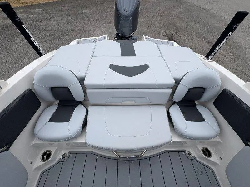 Slide: The Image of Chaparral 21 SSi Ski & Fish OB 2026 - 39