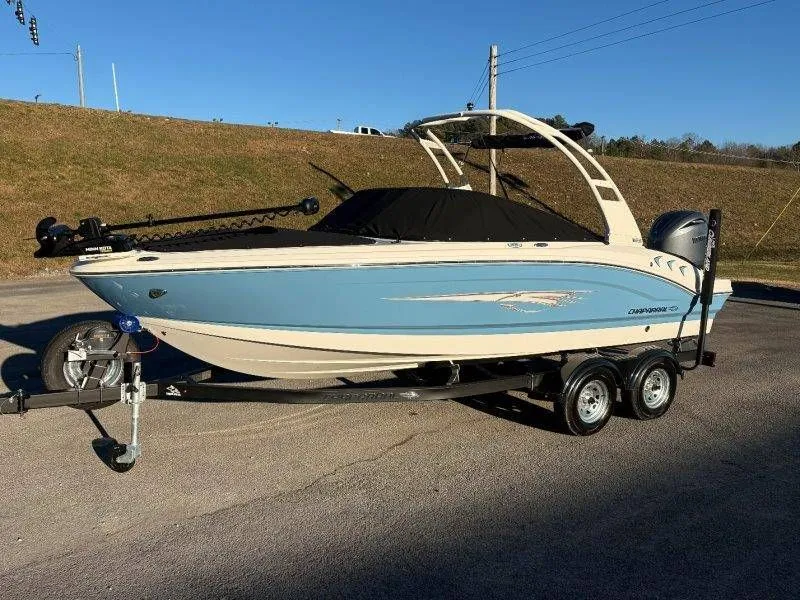 Slide: The Image of Chaparral 21 SSi Ski & Fish OB 2026 - 43