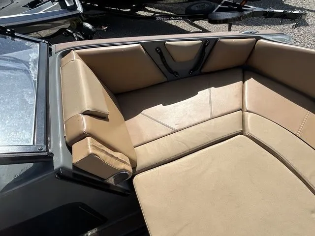 Slide: The Image of Heyday Wake Boats WT-2DC 2023 - 10