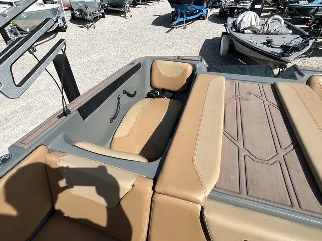 Slide: The Image of Heyday Wake Boats WT-2DC 2023 - 9