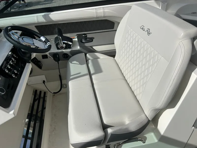 Slide: The Image of Sea Ray SLX 310 Outboard 2026 - 14