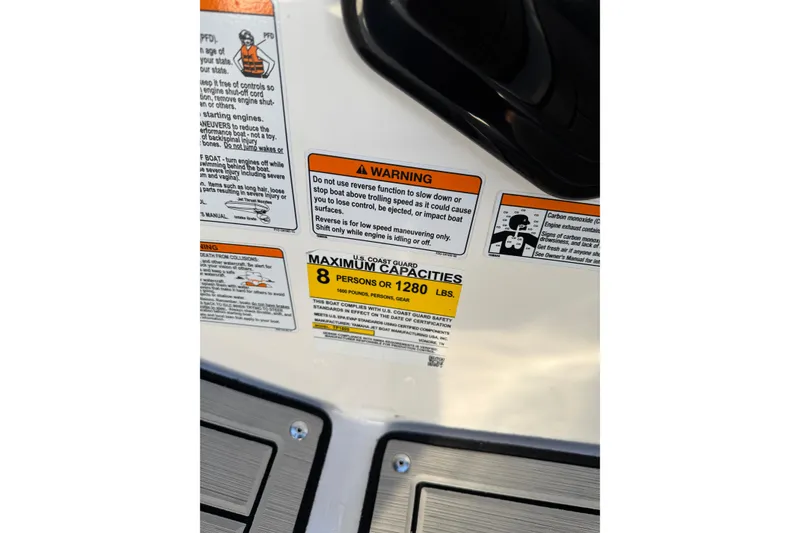 Slide: The Image of 2024 Yamaha Boats 195S warning labels and capacity information, maximum 8 persons or 1280 lbs. - 6