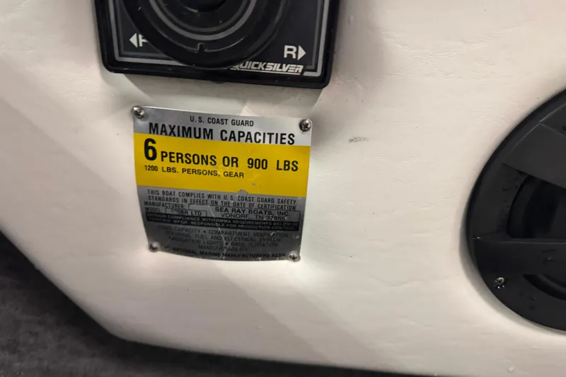Slide: The Image of 1993 Sea Ray 170 Bow Rider capacity plate, 6 persons or 900 lbs limit. - 14