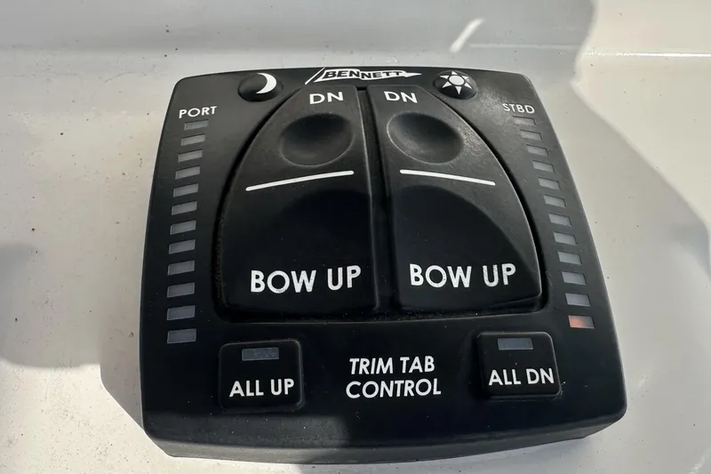 Slide: The Image of Bennett trim tab control panel on 2022 Sailfish 242 CC boat. - 15