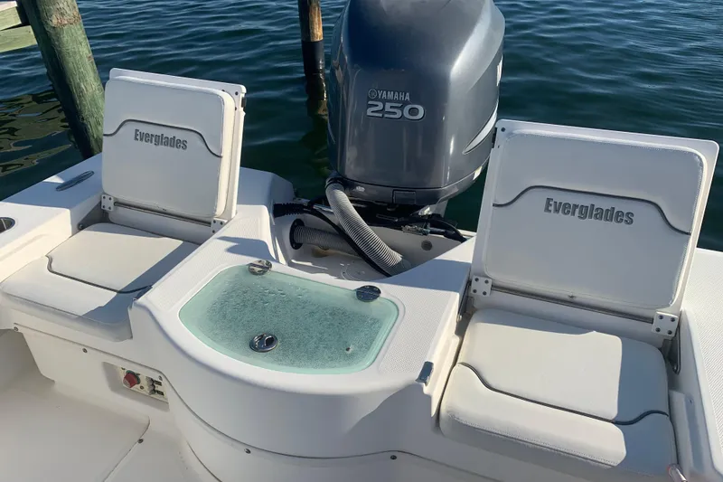 Slide: The Image of 2008 Everglades 223 Center Console boat with Yamaha 250 engine, featuring seating and livewell. - 14