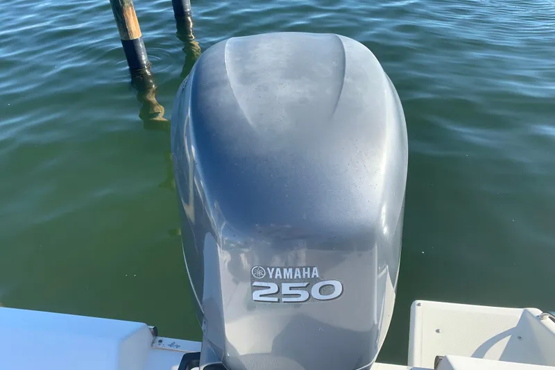 Slide: The Image of Yamaha 250 outboard motor on 2008 Everglades 223 Center Console boat. - 18