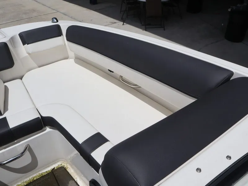 Slide: The Image of Bayliner DX 2000 2023 - 12