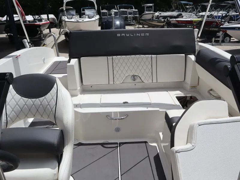 Slide: The Image of Bayliner DX 2000 2023 - 14