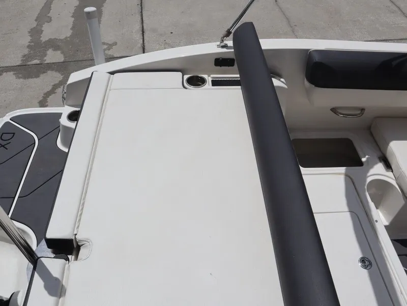 Slide: The Image of Bayliner DX 2000 2023 - 8