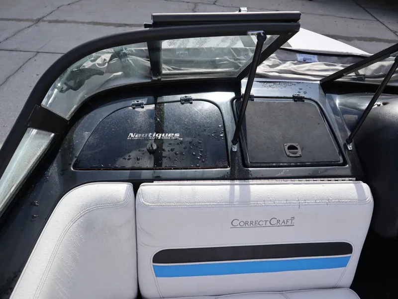 Slide: The Image of Nautique Ski 1995 - 3