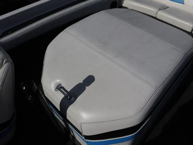 Slide: The Image of Nautique Ski 1995 - 5