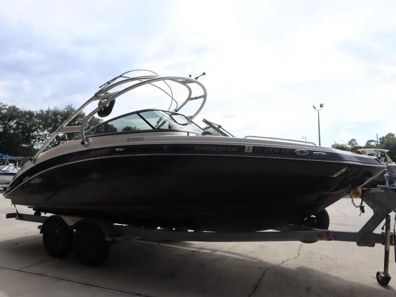 Slide: The Image of Yamaha 242 Limited S 2012 - 2