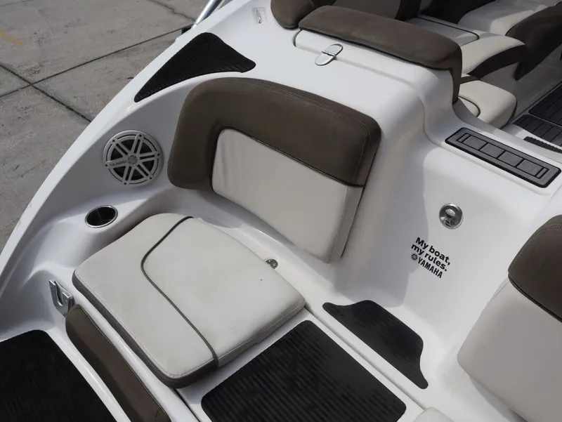 Slide: The Image of Yamaha 242 Limited S 2012 - 6